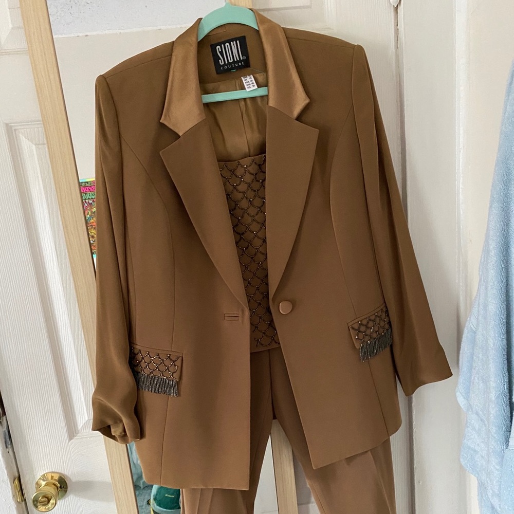 Sioni couture blazer & match pants. 3 piece suit.